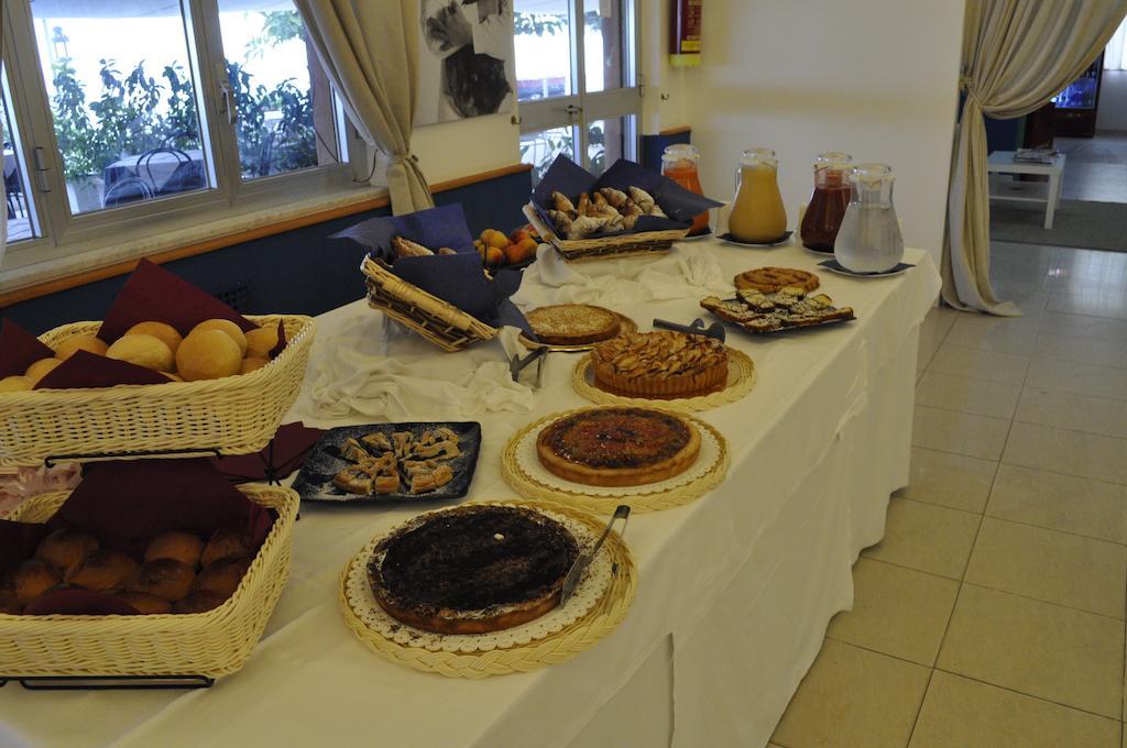 Hotel Ristorante La Scogliera - Nuova Gestione Пирайно Екстериор снимка