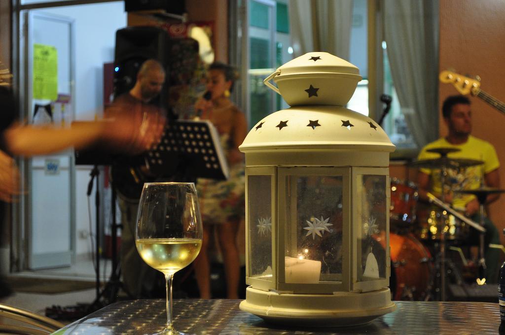 Hotel Ristorante La Scogliera - Nuova Gestione Пирайно Екстериор снимка