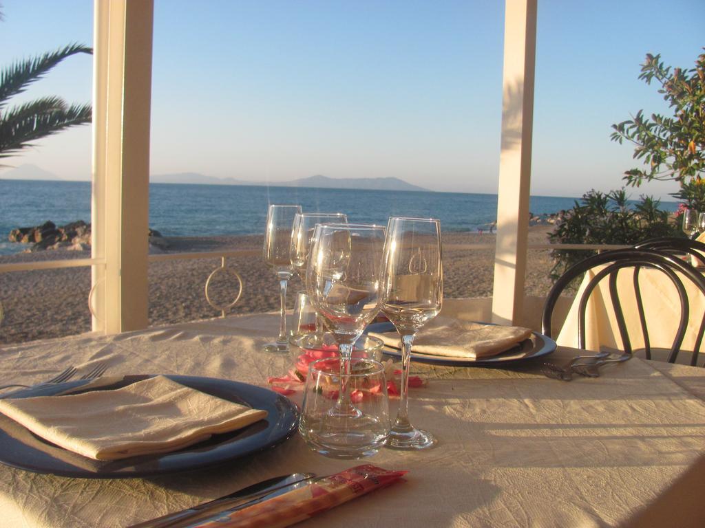 Hotel Ristorante La Scogliera - Nuova Gestione Пирайно Екстериор снимка