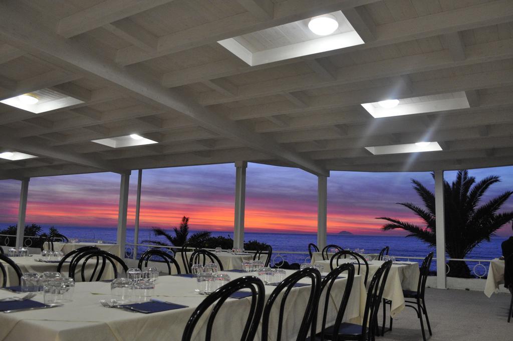 Hotel Ristorante La Scogliera - Nuova Gestione Пирайно Екстериор снимка