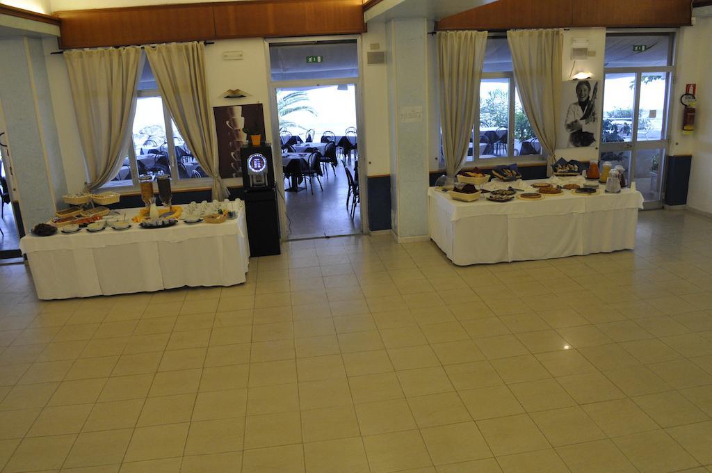 Hotel Ristorante La Scogliera - Nuova Gestione Пирайно Екстериор снимка
