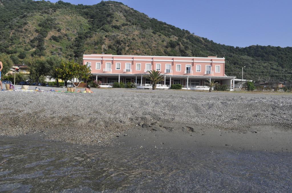 Hotel Ristorante La Scogliera - Nuova Gestione Пирайно Екстериор снимка