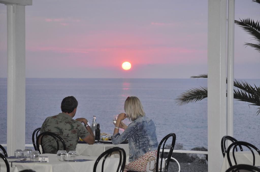 Hotel Ristorante La Scogliera - Nuova Gestione Пирайно Екстериор снимка