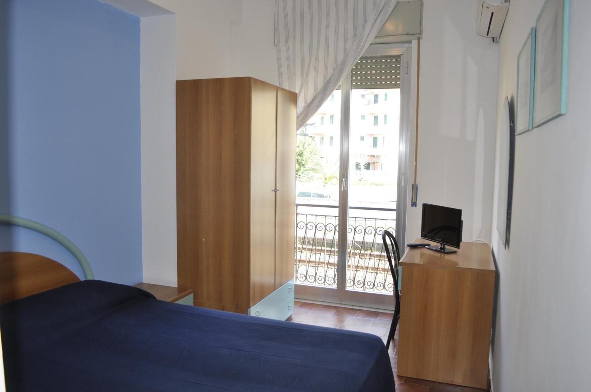 Hotel Ristorante La Scogliera - Nuova Gestione Пирайно Екстериор снимка