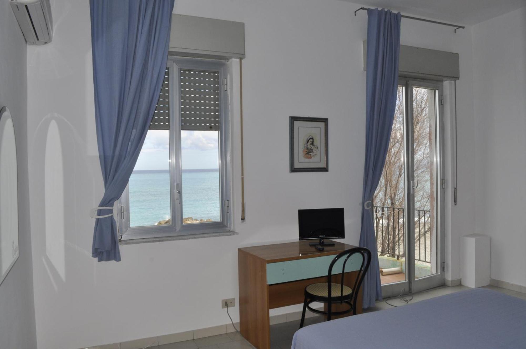 Hotel Ristorante La Scogliera - Nuova Gestione Пирайно Екстериор снимка