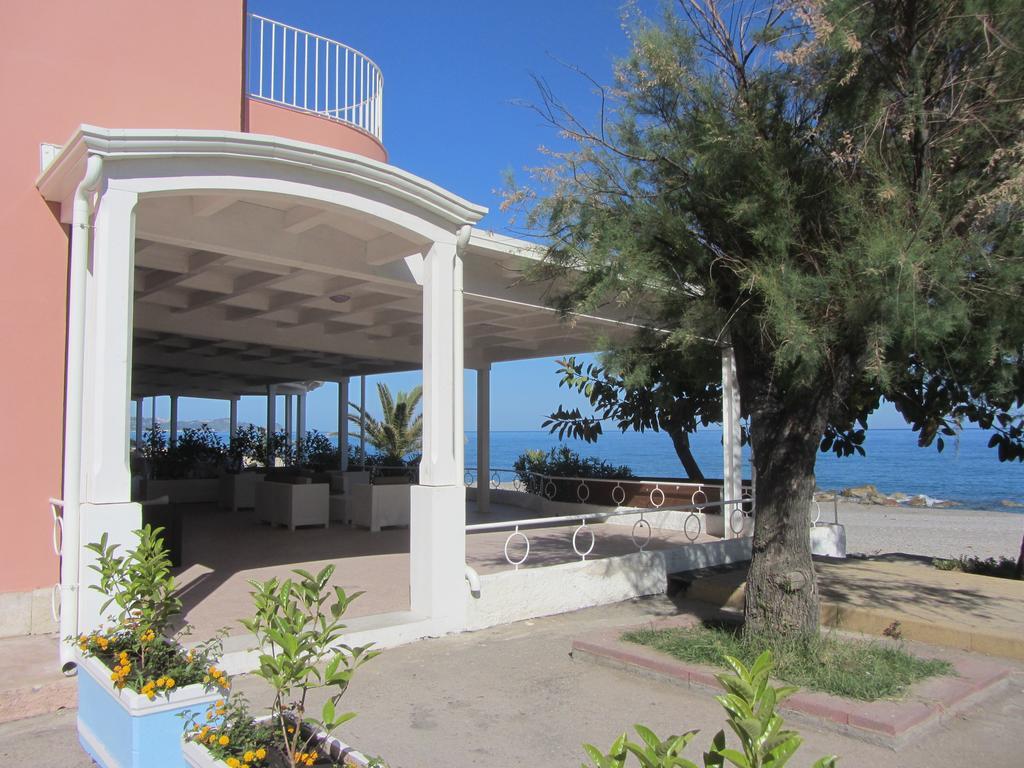 Hotel Ristorante La Scogliera - Nuova Gestione Пирайно Екстериор снимка