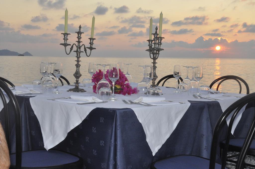 Hotel Ristorante La Scogliera - Nuova Gestione Пирайно Екстериор снимка