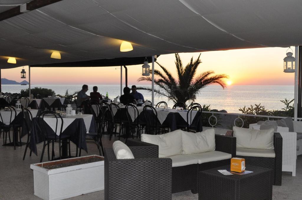 Hotel Ristorante La Scogliera - Nuova Gestione Пирайно Екстериор снимка