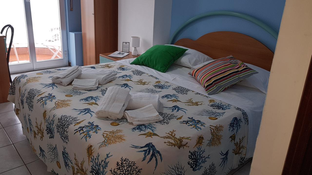 Hotel Ristorante La Scogliera - Nuova Gestione Пирайно Екстериор снимка